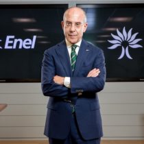 Voto final del proceso de fusión de Enersis bajo la lupa del regulador de Wall Street y con presencia del polémico CEO de Enel, Francesco Starace