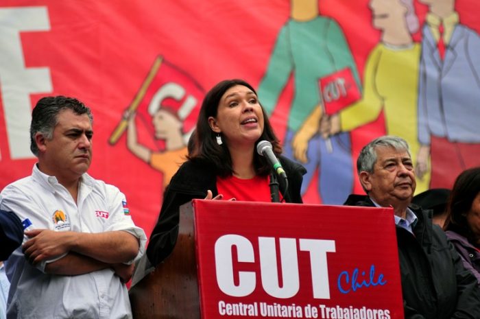 Guerra civil en la CUT: Colegio Electoral da por vencedor a Martínez y Figueroa pide repetir votaciones en 30 días Guerra civil en la CUT: Colegio Electoral da por vencedor a Martínez y Figueroa pide repetir votaciones en 30 días