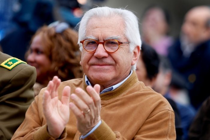Fernández dice que el gobierno no tiene freno para revisar la Ley Reservada del Cobre Fernández dice que el gobierno no tiene freno para revisar la Ley Reservada del Cobre