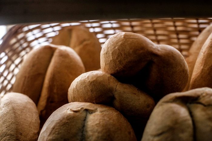Un libro que recoge la historia de las panaderías en Chile