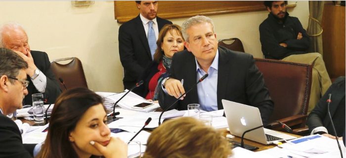 Como si nada: diputado Rincón retoma puesto en Comisión de Familia tras tormenta mediática por agresión a ex pareja Como si nada: diputado Rincón retoma puesto en Comisión de Familia tras tormenta mediática por agresión a ex pareja