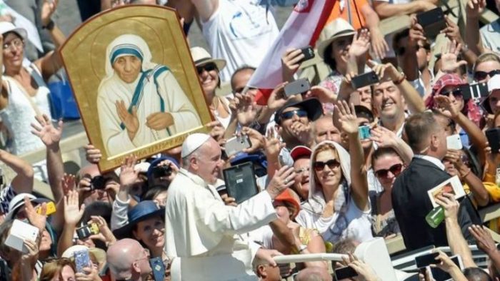 El Papa Francisco canonizó a la madre Teresa de Calcuta