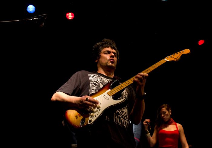 Ángel Parra, el músico que siente el oficio como su abuela: “Mi trabajo es incompatible con el poder” Ángel Parra, el músico que siente el oficio como su abuela: “Mi trabajo es incompatible con el poder”