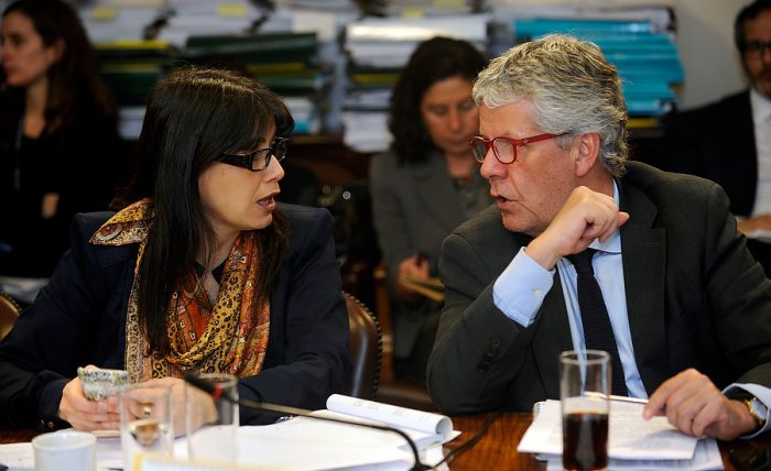 Bachelet entrega la cabeza de Javiera Blanco y resiste salida de Eyzaguirre Bachelet entrega la cabeza de Javiera Blanco y resiste salida de Eyzaguirre