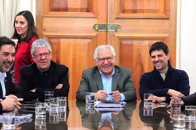 Huele a peligro: el comité político de La Moneda camina por la cornisa Huele a peligro: el comité político de La Moneda camina por la cornisa