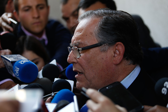 Monckeberg exige la renuncia del nuevo ministro Campos Monckeberg exige la renuncia del nuevo ministro Campos