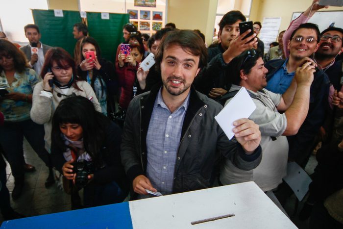 Sharp anuncia que revisará legalidad de proyectos inmobiliarios en Valparaíso Sharp anuncia que revisará legalidad de proyectos inmobiliarios en Valparaíso