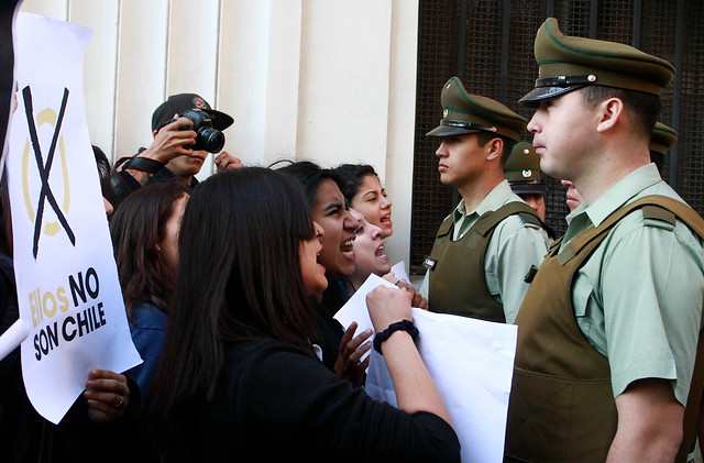 Desalojan a estudiantes tras toma del Servicio Electoral: «No prestaremos nuestros liceos para las elecciones de los corruptos» Desalojan a estudiantes tras toma del Servicio Electoral: