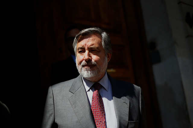 Guillier saca al baile a Bachelet: «Sería interesante saber si opina lo mismo que su ministro del Interior» Guillier saca al baile a Bachelet:
