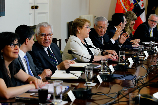 Bachelet no les cree a las encuestas: «En la calle me paso encontrando con el 15%» Bachelet no les cree a las encuestas:
