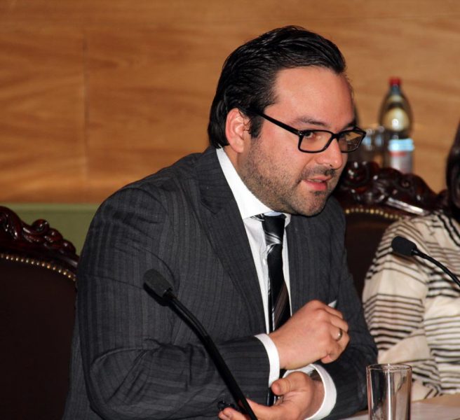 Director del Instituto de DD.HH: «Yo me rebajé un 25% de mi sueldo bruto» Director del Instituto de DD.HH: