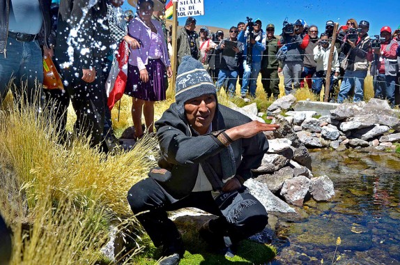 Evo Morales arremete otra vez: invita a comunidad internacional para que visite Silala y Río Lauca Evo Morales arremete otra vez: invita a comunidad internacional para que visite Silala y Río Lauca