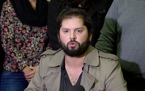 Boric arremete contra Blanco, Eyzaguirre y Fernández por escándalo del padrón: «Cruzaron la línea de lo políticamente aceptable…creo que hay una negligencia culpable» Boric arremete contra Blanco, Eyzaguirre y Fernández por escándalo del padrón: