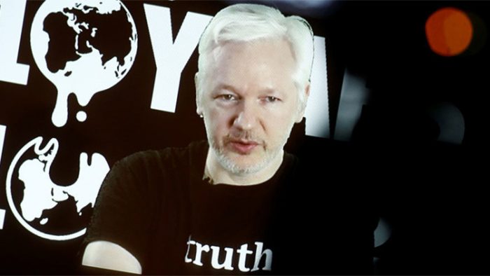 Ecuador cortó internet en embajada donde está Assange Ecuador cortó internet en embajada donde está Assange