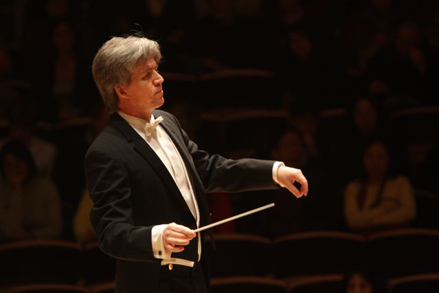 Concierto gratuito de la Orquesta Clásica U. de Santiago dirigida por Pablo Saelzer en U. de Santiago, 26 de octubre Concierto gratuito de la Orquesta Clásica U. de Santiago dirigida por Pablo Saelzer en U. de Santiago, 26 de octubre