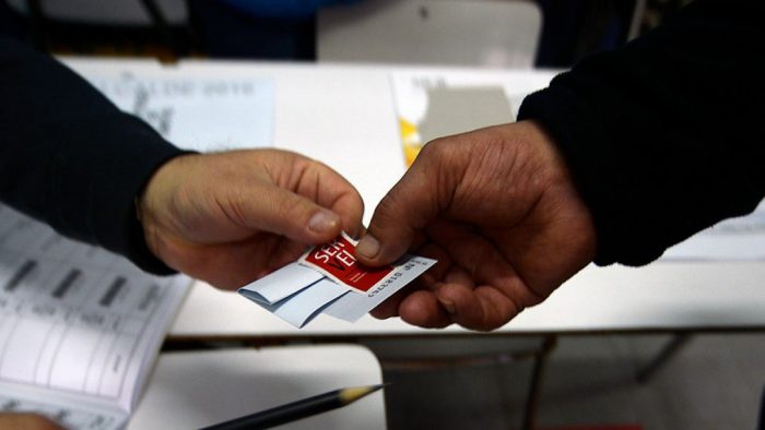 Servel y Registro Civil se enfrentan por errores en domicilio electoral Servel y Registro Civil se enfrentan por errores en domicilio electoral