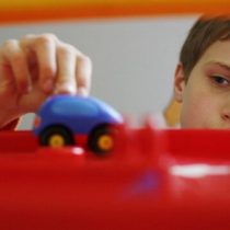 Enseñar a los padres a conectar con sus hijos autistas mejora los síntomas