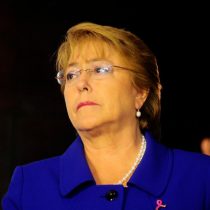 Error de Bachelet marca primeras horas de votación: se fue sin firmar libro y tuvo que devolverse