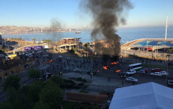 Pescadores artesanales levantan barricadas en contra de la «Ley Longueira» Pescadores artesanales levantan barricadas en contra de la