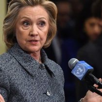 FBI logra orden registro sobre correos presuntamente vinculados con Clinton