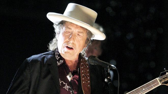 “Es maleducado y arrogante”, dice un miembro de la Academia sueca por el silencio de Bob Dylan