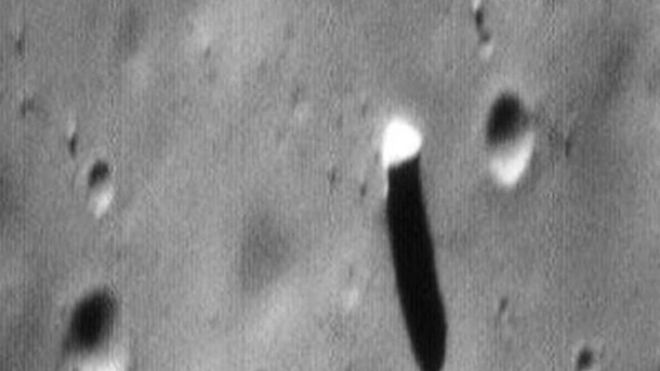El misterioso «monolito» avistado en una de las lunas de Marte El misterioso