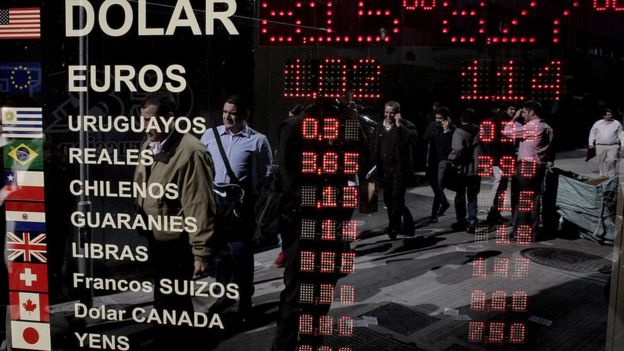 Argentina vendería bonos en el extranjero antes de elecciones Argentina vendería bonos en el extranjero antes de elecciones