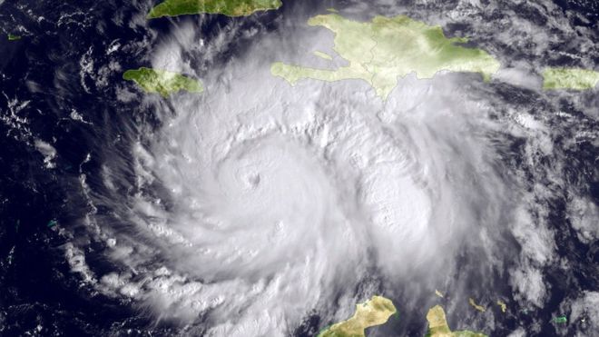 El poderoso huracán Matthew llega a la costa de Haití y amenaza el este de Cuba El poderoso huracán Matthew llega a la costa de Haití y amenaza el este de Cuba