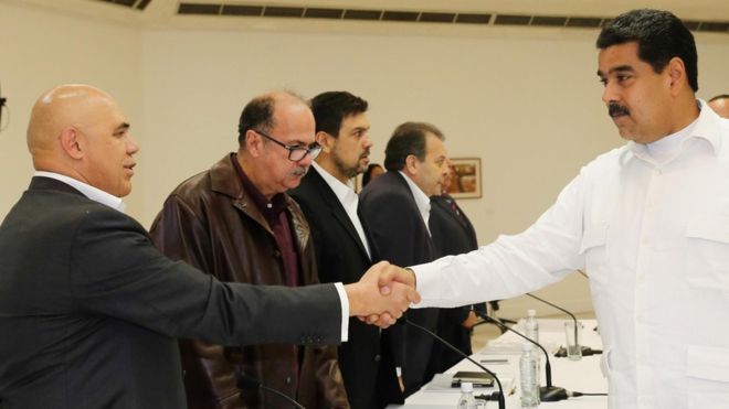 “Un profundo desafío”: gobierno y oposición de Venezuela inician un difícil proceso de diálogo “Un profundo desafío”: gobierno y oposición de Venezuela inician un difícil proceso de diálogo