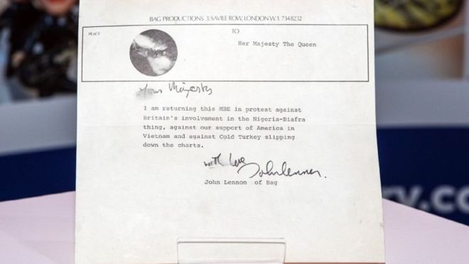 La carta de US$70.000 hallada en un ático en la que John Lennon rechaza la Orden del Imperio Británico La carta de US$70.000 hallada en un ático en la que John Lennon rechaza la Orden del Imperio Británico