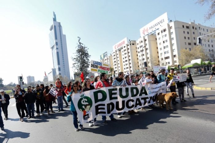Ni con el CAE alcanza: 53 mil jóvenes se endeudaron con créditos propios para financiar su educación Ni con el CAE alcanza: 53 mil jóvenes se endeudaron con créditos propios para financiar su educación