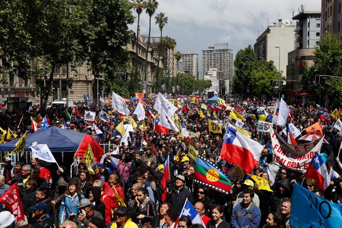 Entre la desafección electoral y la politización social Entre la desafección electoral y la politización social