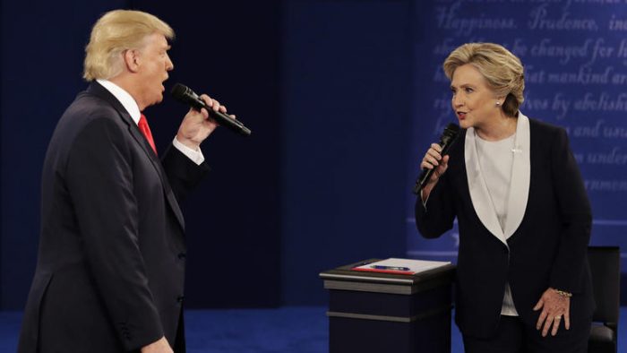 Trump llegó al debate como un acosador sexual al borde de la renuncia y salió de pie, como candidato presidencial Trump llegó al debate como un acosador sexual al borde de la renuncia y salió de pie, como candidato presidencial