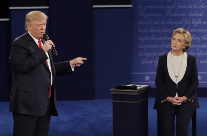 Debate presidencial en Estados Unidos: Clinton ataca a Trump por el polémico video en el que presume de agredir sexualmente a mujeres Debate presidencial en Estados Unidos: Clinton ataca a Trump por el polémico video en el que presume de agredir sexualmente a mujeres