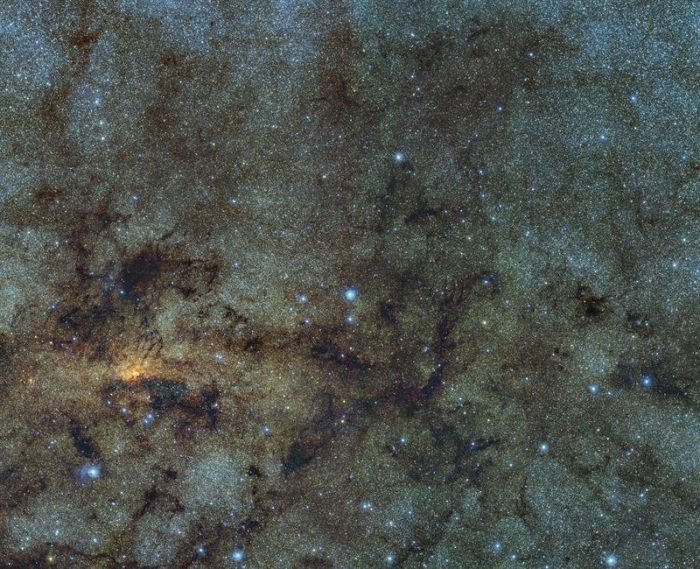 Hallan estrellas antiguas supervivientes en el corazón de la Vía Láctea Hallan estrellas antiguas supervivientes en el corazón de la Vía Láctea