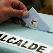 Parlamentarios de oposición proponen rebajar a 16 años la edad para votar