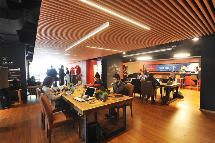 Santander revoluciona la forma de hacer banca en Chile: abrió dos cafeterías para acercarse a la comunidad Santander revoluciona la forma de hacer banca en Chile: abrió dos cafeterías para acercarse a la comunidad