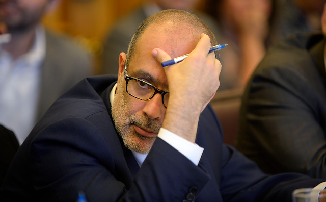 Oficialismo le da portazo al ministro Valdés: Cámara Baja rechaza reajuste del sector público Oficialismo le da portazo al ministro Valdés: Cámara Baja rechaza reajuste del sector público