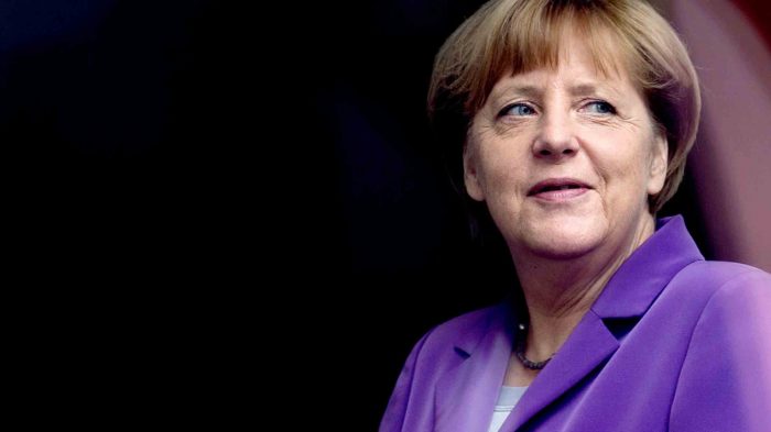Merkel dice afrontar con optimismo 2017, pese al yihadismo y incisión en UE