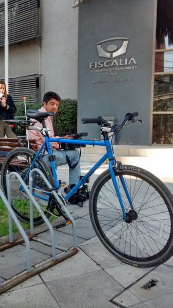 Giorgio Martelli llega en bicicleta a Fiscalía: declara como imputado por caso Penta Giorgio Martelli llega en bicicleta a Fiscalía: declara como imputado por caso Penta