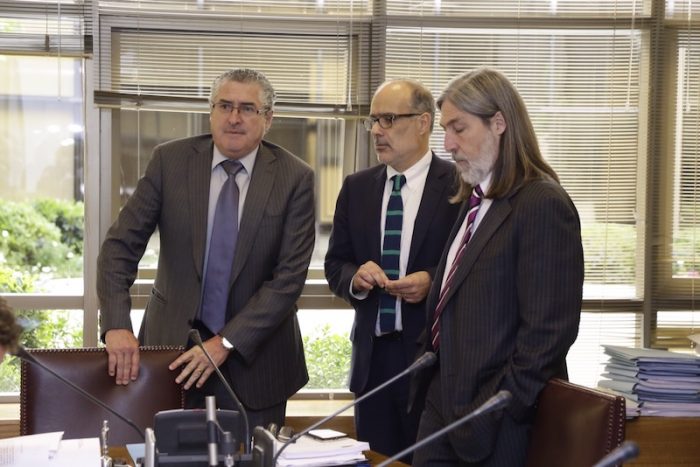 Hacienda ya no es lo que era: inédita doble derrota de Valdés en proyecto de reajuste del sector público Hacienda ya no es lo que era: inédita doble derrota de Valdés en proyecto de reajuste del sector público
