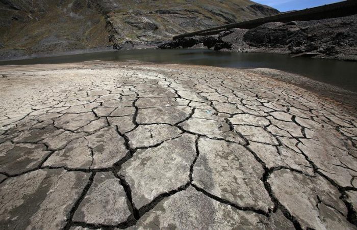 Escasez de agua obliga a adelantar las vacaciones escolares en tres regiones bolivianas