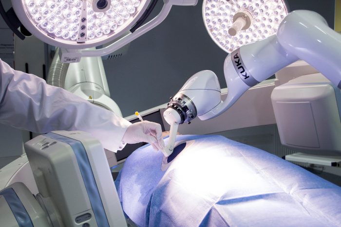 Robots en la sala de operaciones: el futuro ya está aquí Robots en la sala de operaciones: el futuro ya está aquí
