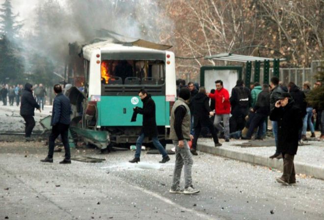 Trece muertos y 55 heridos en atentado contra un autobús en Turquía