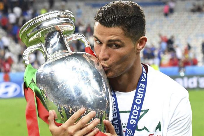 Ronaldo gana su cuarto Balón de Oro en 