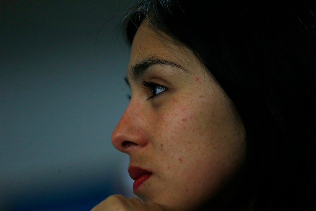 Diputado Farcas borra tuit que ironizaba con robo de auto BMW a Karol Cariola y se gana una capotera en Twitter Diputado Farcas borra tuit que ironizaba con robo de auto BMW a Karol Cariola y se gana una capotera en Twitter
