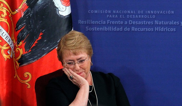 Bachelet apunta a campaña orquestada contra su gestión: 