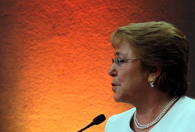 Informe Big Data: tras el anuncio de Bachelet de un eventual retiro de la política aumentó su aparición en la prensa