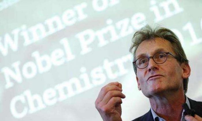 Bernard Feringa, Nobel de Química: “Oír que la ciencia es solo una opinión, da miedo” Bernard Feringa, Nobel de Química: “Oír que la ciencia es solo una opinión, da miedo”
