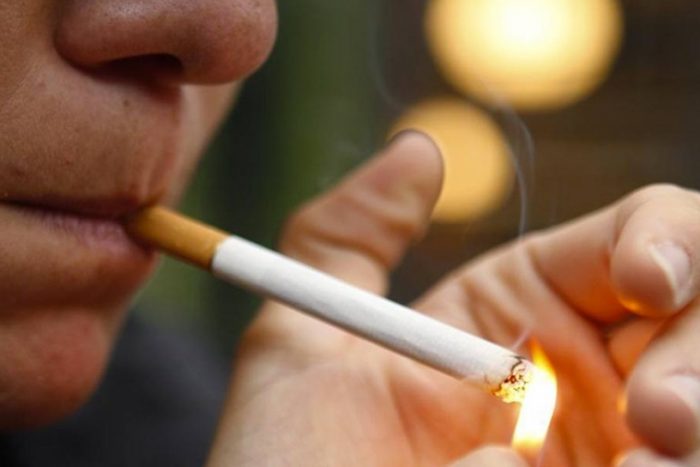 Colegio Médico denuncia lobby de industria tabacalera para bloquear ley antitabaco